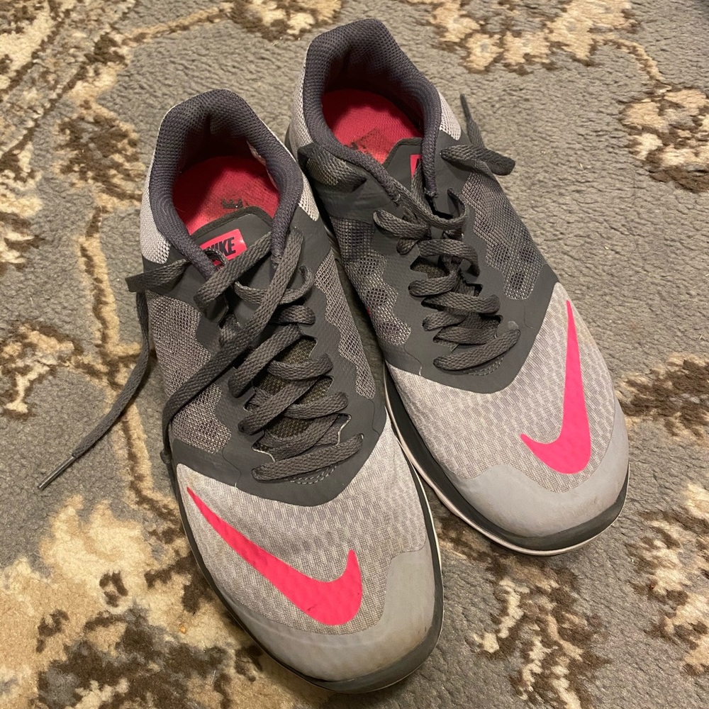 Nike Tennis Gray & Pink Size 7